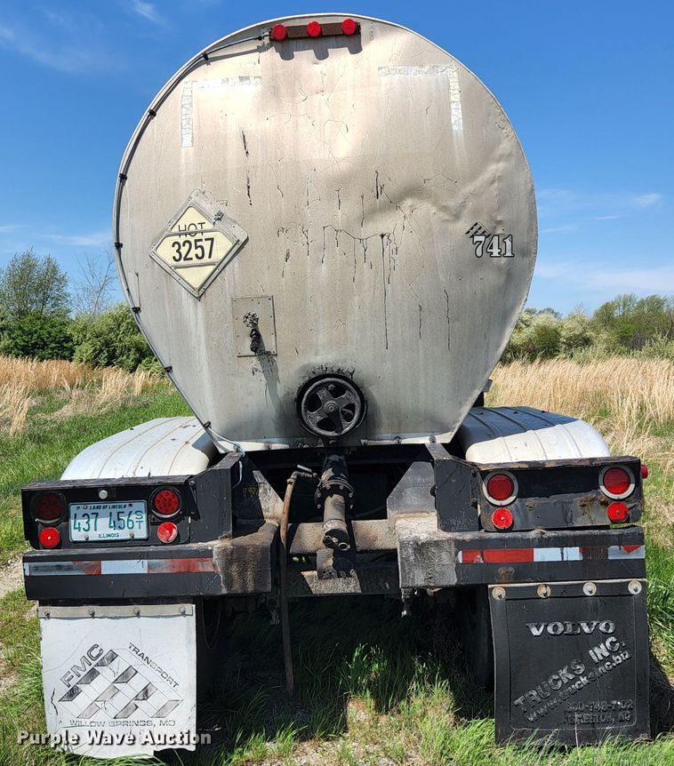 image for item DI1212 1986 Fruehauf TEH-FE2-R 7000  tank trailer