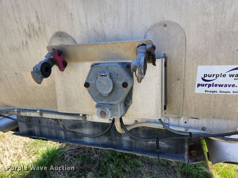 image for item DI1212 1986 Fruehauf TEH-FE2-R 7000  tank trailer