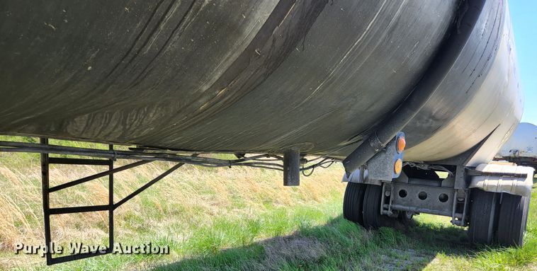 image for item DI1212 1986 Fruehauf TEH-FE2-R 7000  tank trailer