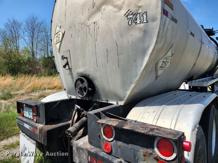 image for item DI1212 1986 Fruehauf TEH-FE2-R 7000  tank trailer