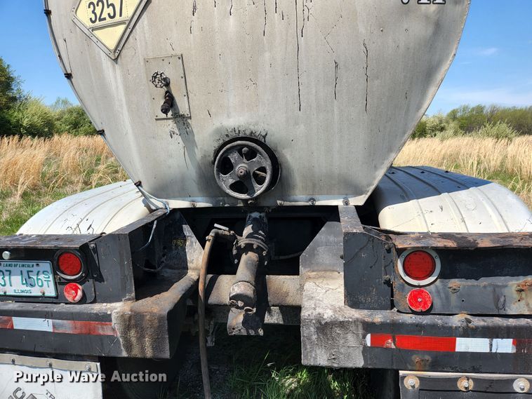 image for item DI1212 1986 Fruehauf TEH-FE2-R 7000  tank trailer