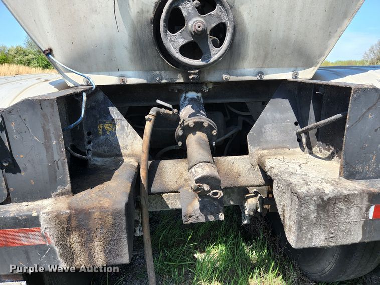 image for item DI1212 1986 Fruehauf TEH-FE2-R 7000  tank trailer