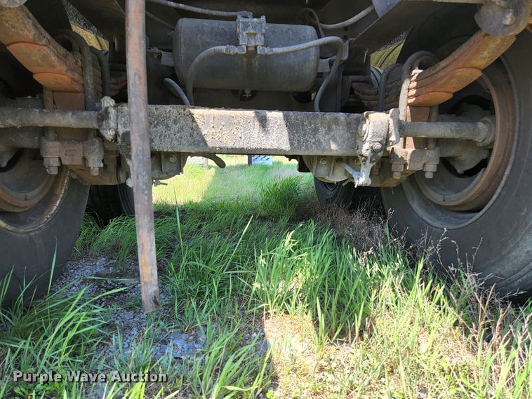 image for item DI1212 1986 Fruehauf TEH-FE2-R 7000  tank trailer