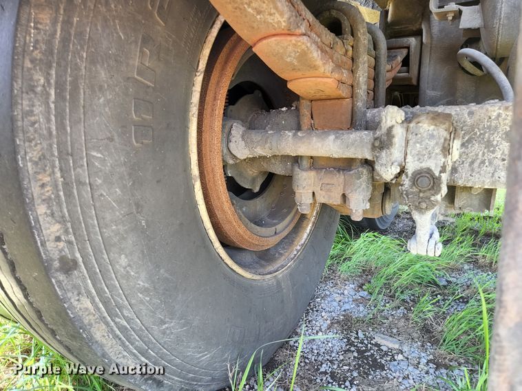 image for item DI1212 1986 Fruehauf TEH-FE2-R 7000  tank trailer