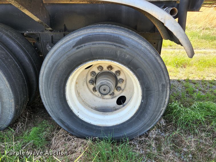 image for item DI1212 1986 Fruehauf TEH-FE2-R 7000  tank trailer