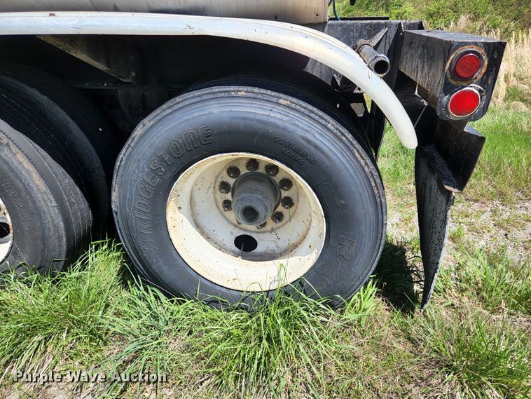 image for item DI1212 1986 Fruehauf TEH-FE2-R 7000  tank trailer