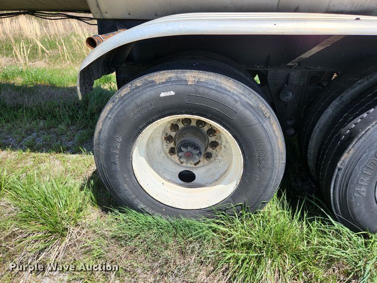 image for item DI1212 1986 Fruehauf TEH-FE2-R 7000  tank trailer