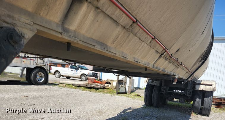 image for item DI1213 1992 Custom Trailers  tank trailer