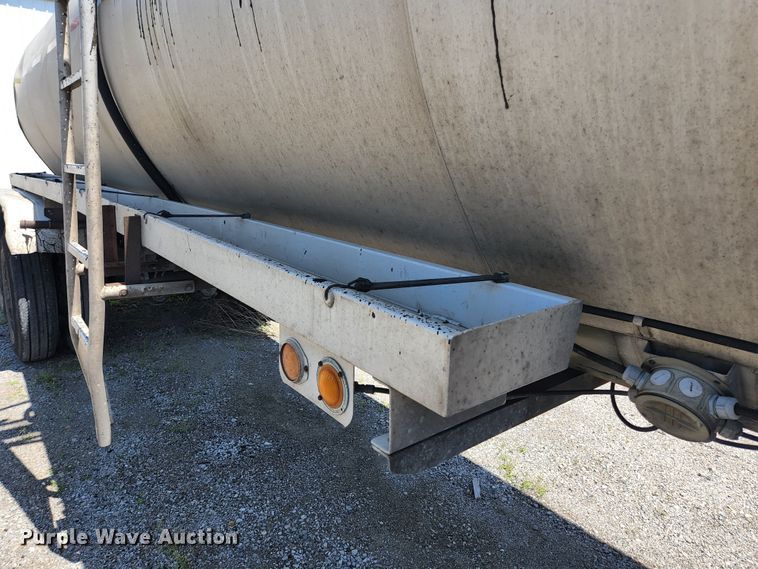 image for item DI1213 1992 Custom Trailers  tank trailer