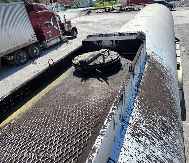 image for item DI1213 1992 Custom Trailers  tank trailer