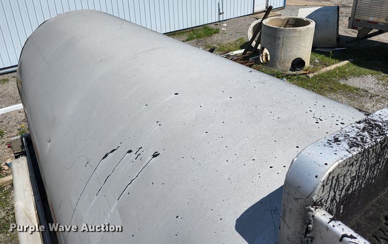 image for item DI1213 1992 Custom Trailers  tank trailer