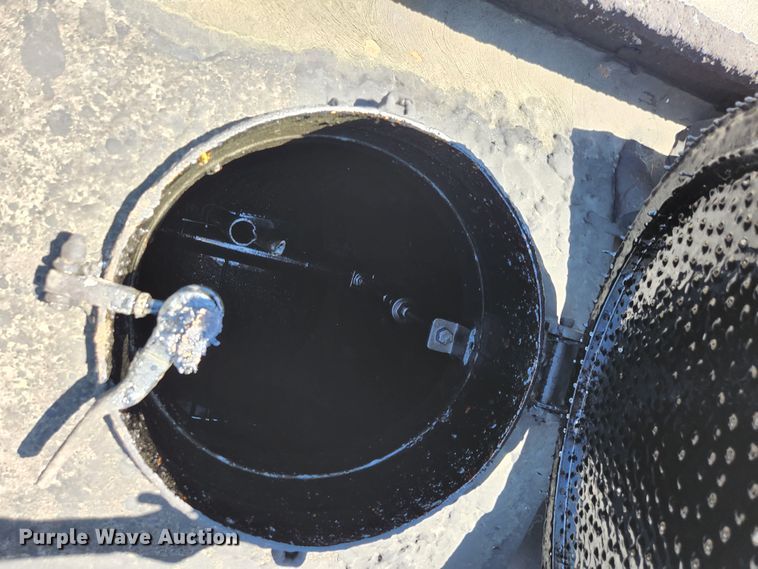 image for item DI1213 1992 Custom Trailers  tank trailer