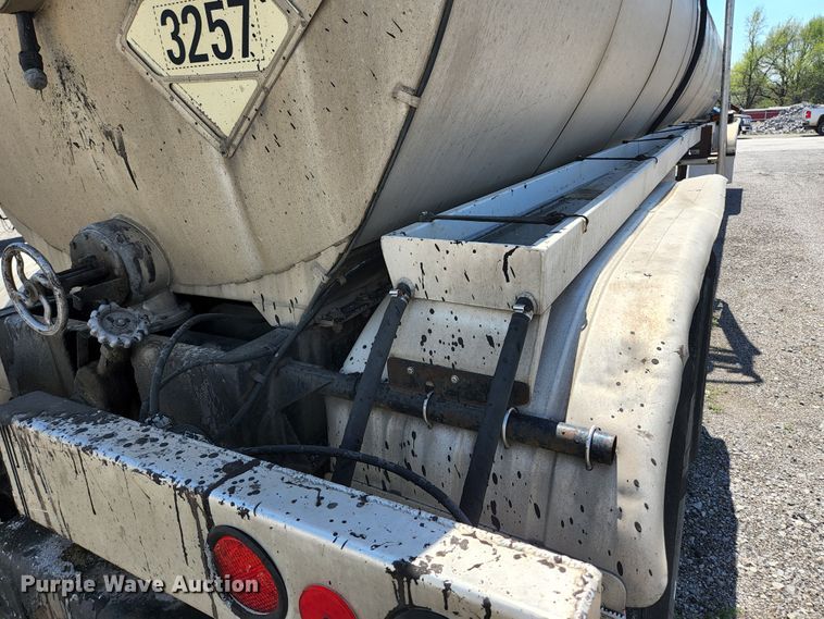 image for item DI1213 1992 Custom Trailers  tank trailer