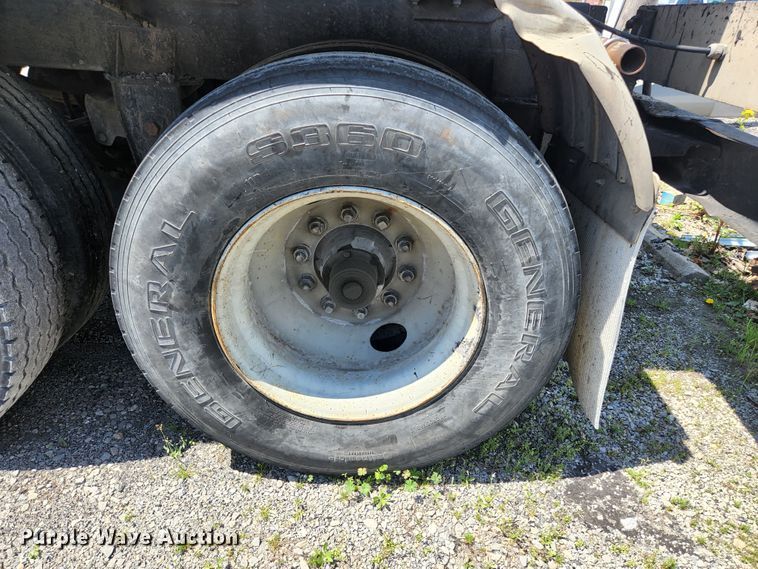 image for item DI1213 1992 Custom Trailers  tank trailer