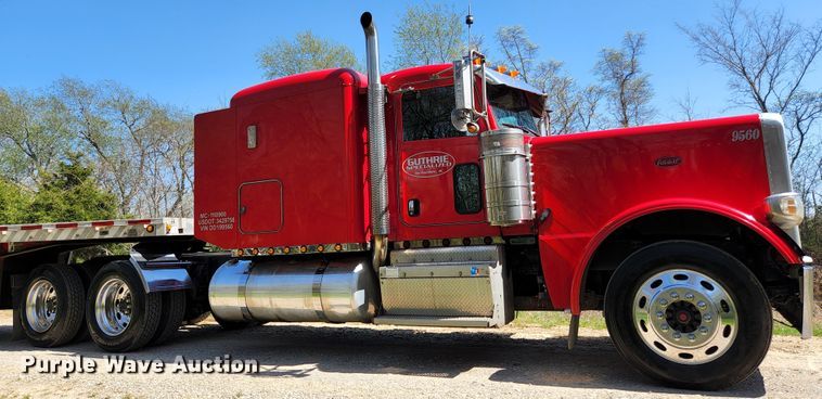 image for item DI1216 2013 Peterbilt 389  semi truck