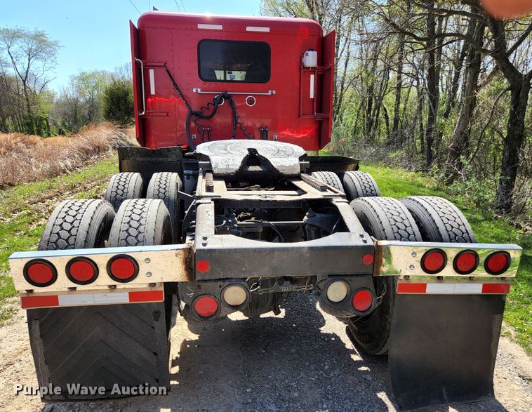 image for item DI1216 2013 Peterbilt 389  semi truck