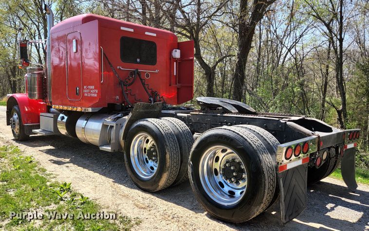 image for item DI1216 2013 Peterbilt 389  semi truck