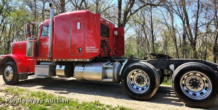image for item DI1216 2013 Peterbilt 389  semi truck