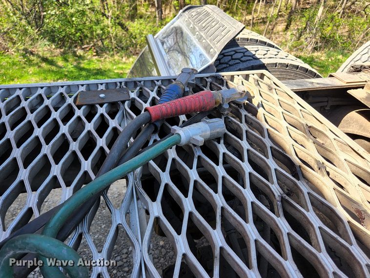 image for item DI1216 2013 Peterbilt 389  semi truck