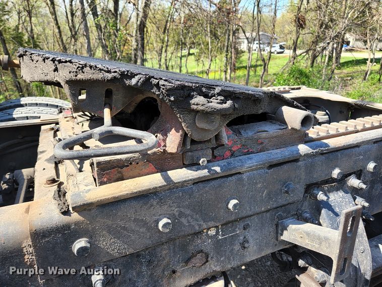 image for item DI1216 2013 Peterbilt 389  semi truck