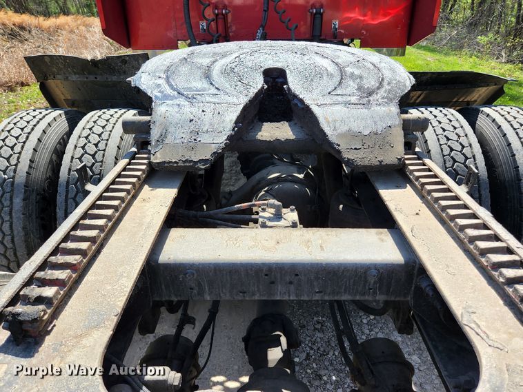 image for item DI1216 2013 Peterbilt 389  semi truck