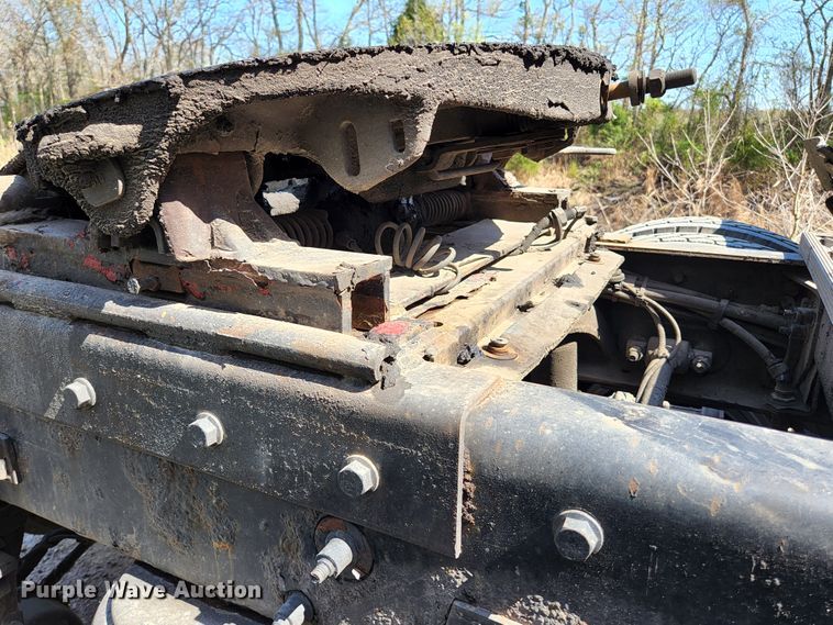 image for item DI1216 2013 Peterbilt 389  semi truck