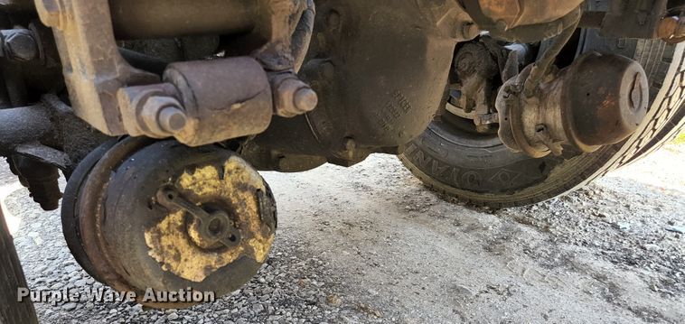 image for item DI1216 2013 Peterbilt 389  semi truck