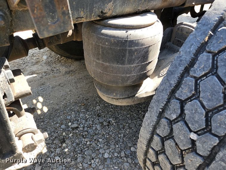 image for item DI1216 2013 Peterbilt 389  semi truck