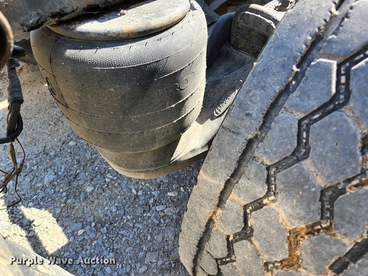 image for item DI1216 2013 Peterbilt 389  semi truck