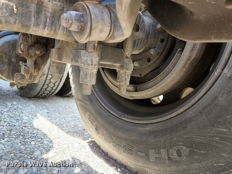 image for item DI1216 2013 Peterbilt 389  semi truck