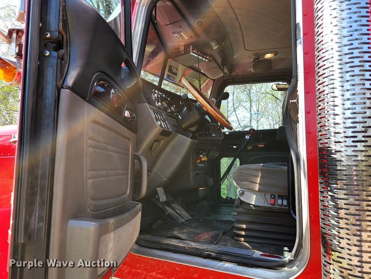 image for item DI1216 2013 Peterbilt 389  semi truck