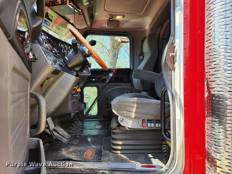 image for item DI1216 2013 Peterbilt 389  semi truck