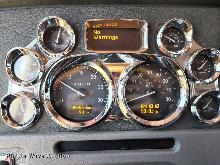 image for item DI1216 2013 Peterbilt 389  semi truck