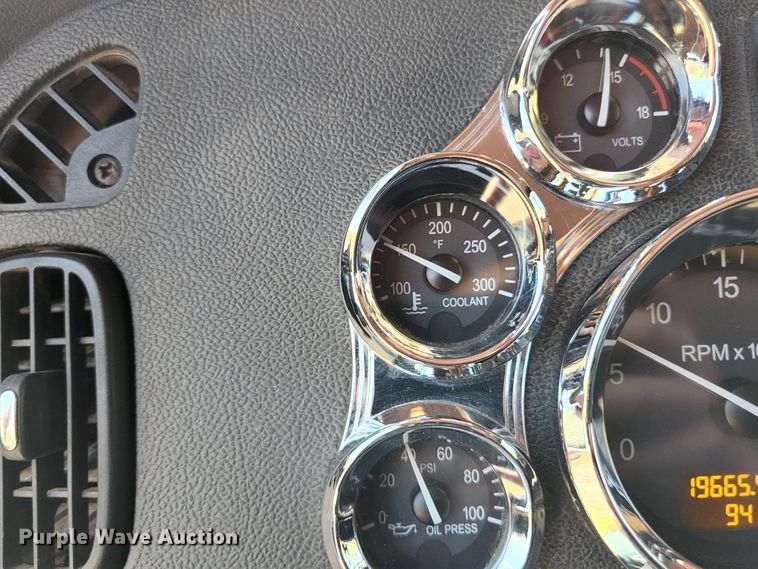 image for item DI1216 2013 Peterbilt 389  semi truck