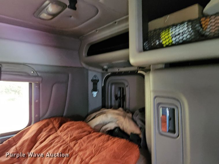 image for item DI1216 2013 Peterbilt 389  semi truck