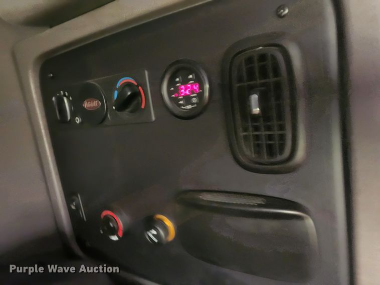 image for item DI1216 2013 Peterbilt 389  semi truck