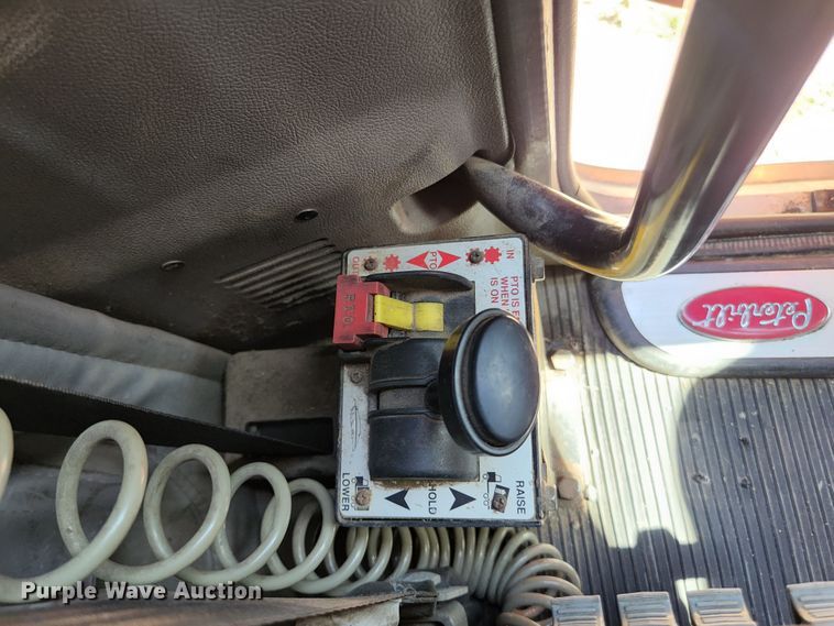 image for item DI1216 2013 Peterbilt 389  semi truck