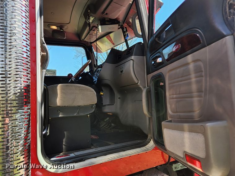 image for item DI1216 2013 Peterbilt 389  semi truck