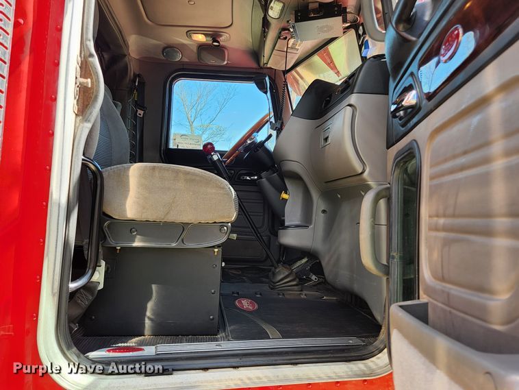 image for item DI1216 2013 Peterbilt 389  semi truck