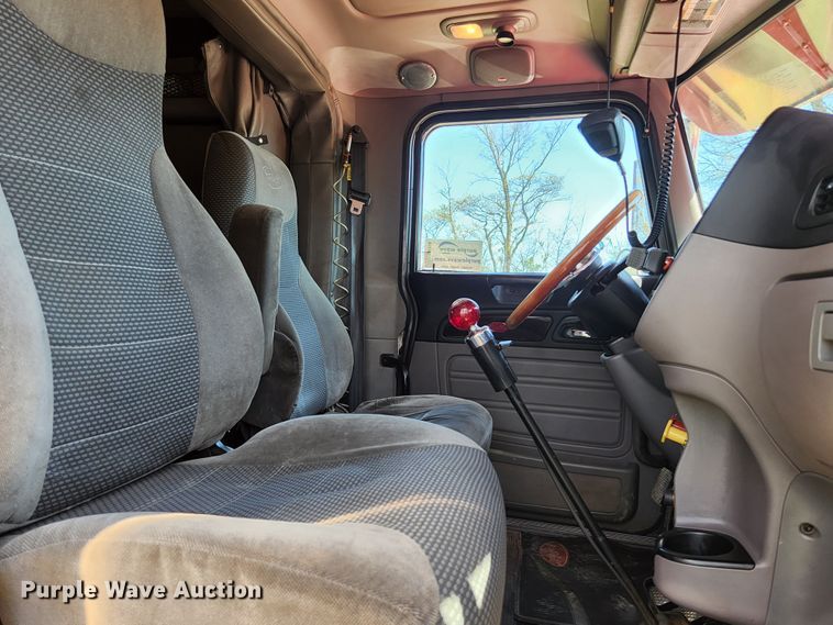 image for item DI1216 2013 Peterbilt 389  semi truck