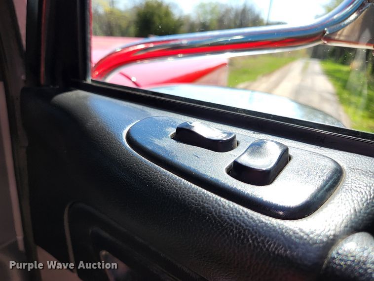 image for item DI1216 2013 Peterbilt 389  semi truck