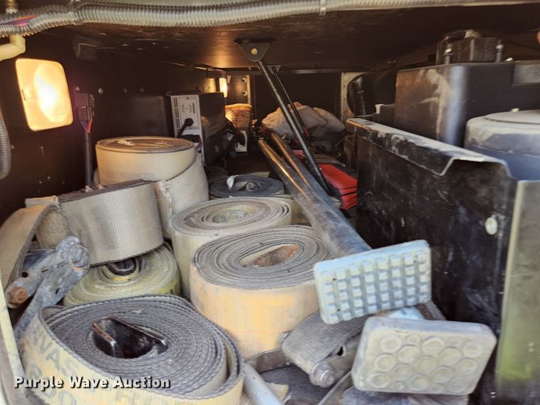 image for item DI1216 2013 Peterbilt 389  semi truck