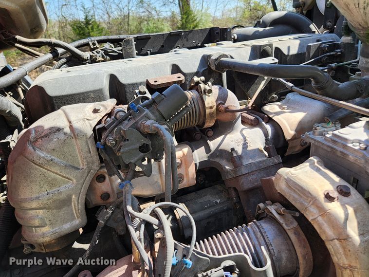 image for item DI1216 2013 Peterbilt 389  semi truck