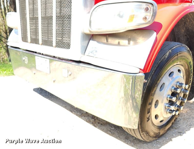image for item DI1216 2013 Peterbilt 389  semi truck