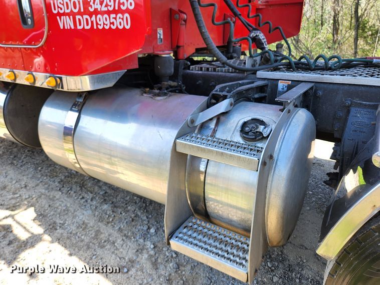 image for item DI1216 2013 Peterbilt 389  semi truck