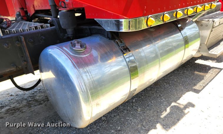 image for item DI1216 2013 Peterbilt 389  semi truck