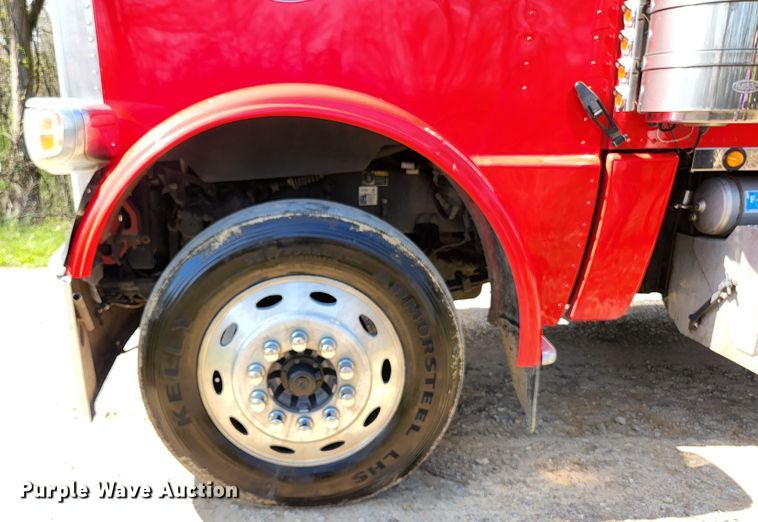 image for item DI1216 2013 Peterbilt 389  semi truck