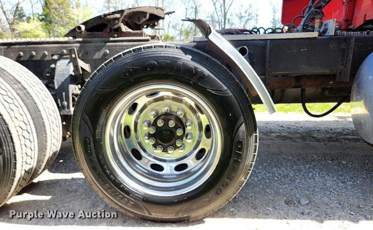 image for item DI1216 2013 Peterbilt 389  semi truck