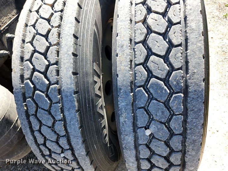 image for item DI1216 2013 Peterbilt 389  semi truck