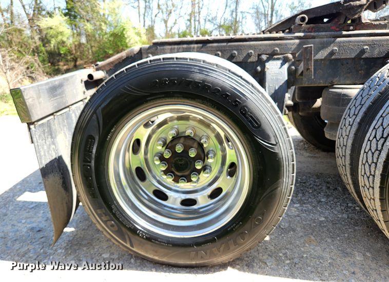 image for item DI1216 2013 Peterbilt 389  semi truck